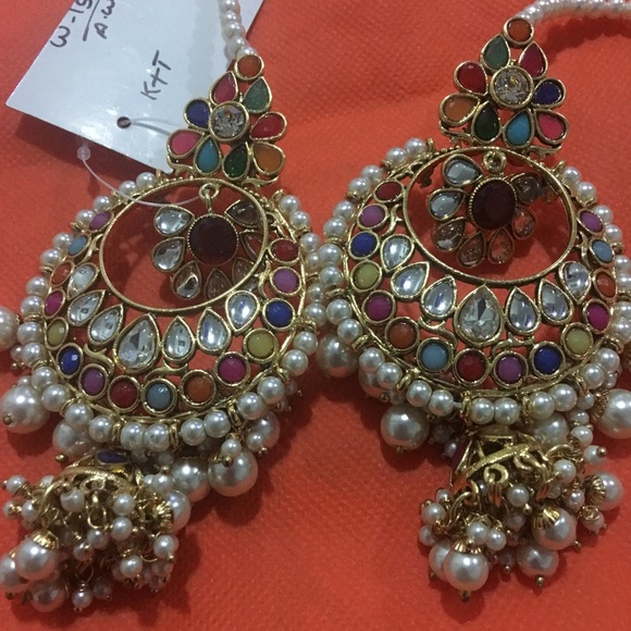 Earrings with tikka - Picture 4 of 5